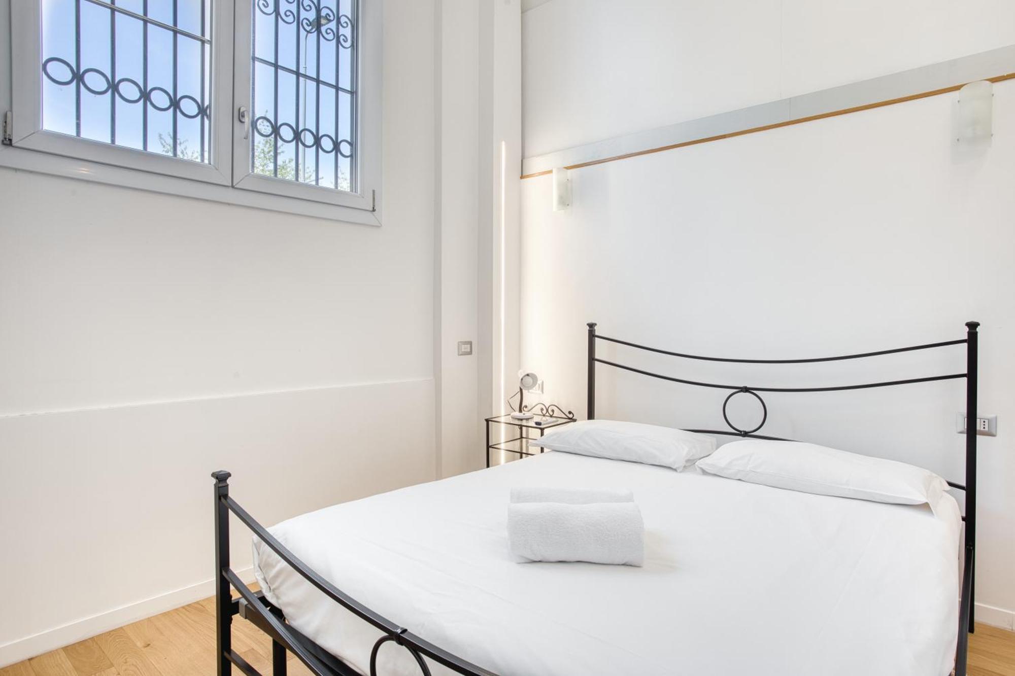 Walk To Navigli - Via Gola - 2 Bedrooms Apt Milaan Buitenkant foto